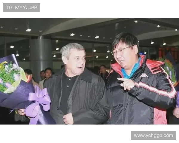 康冰宣布泰山主场全勤奖将颁发荣誉证书和88元文具礼盒以表彰球迷支持